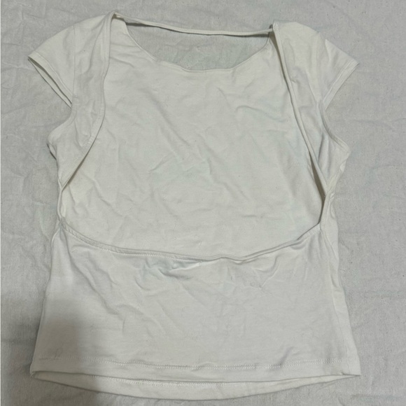 Backless t-shirt - Picture 2 of 4